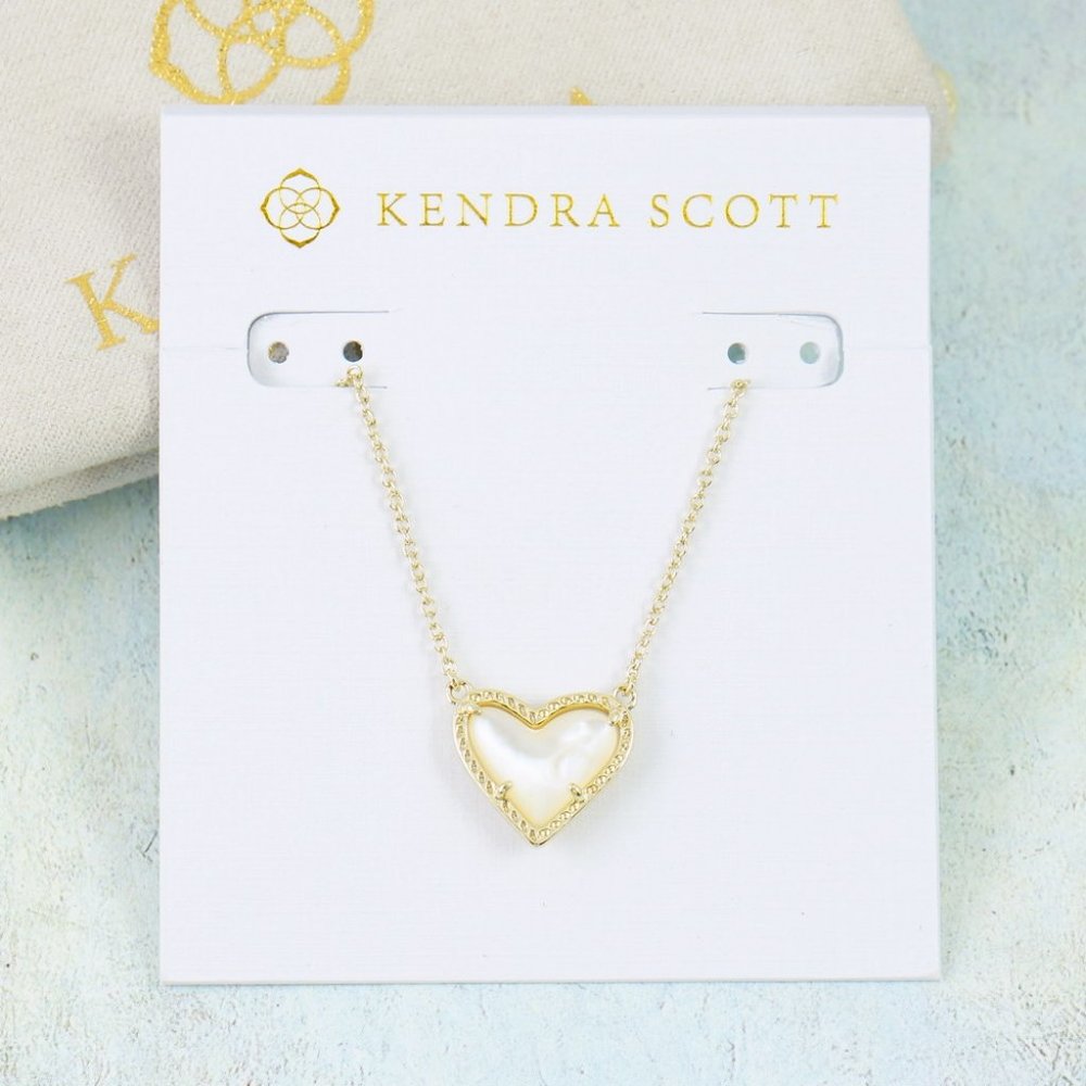 Kendra Scott Ari Heart Ivory Pearl Pendant necklace Gold color